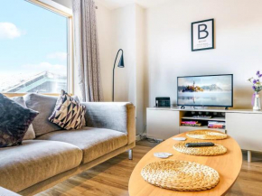 Pass the Keys Beautiful Loft Apt and Walk Everywhere